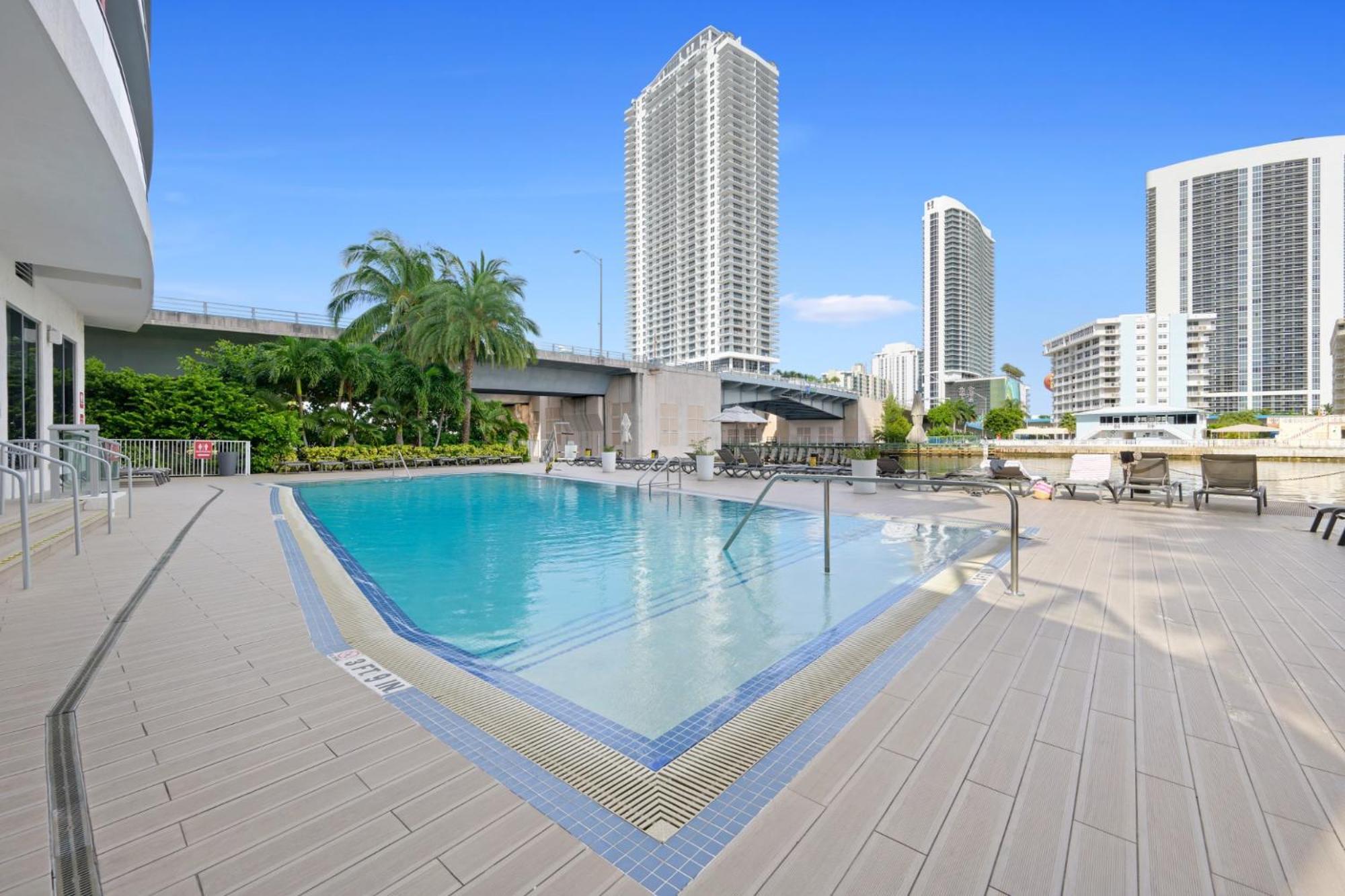 Hallandale Sky Water View Hallandale Beach Exterior foto